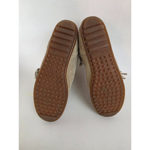 MinneTonka Suede Fringe Ankle Boots With Side Zippers Rivet Details & Rubber Sol - Picture 10 of 12